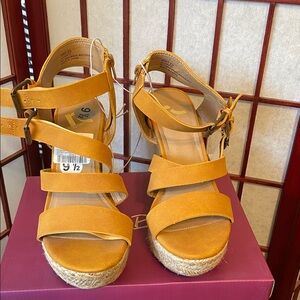 Report Elegant Orange Playform Wedge Sandals|Size 9.5